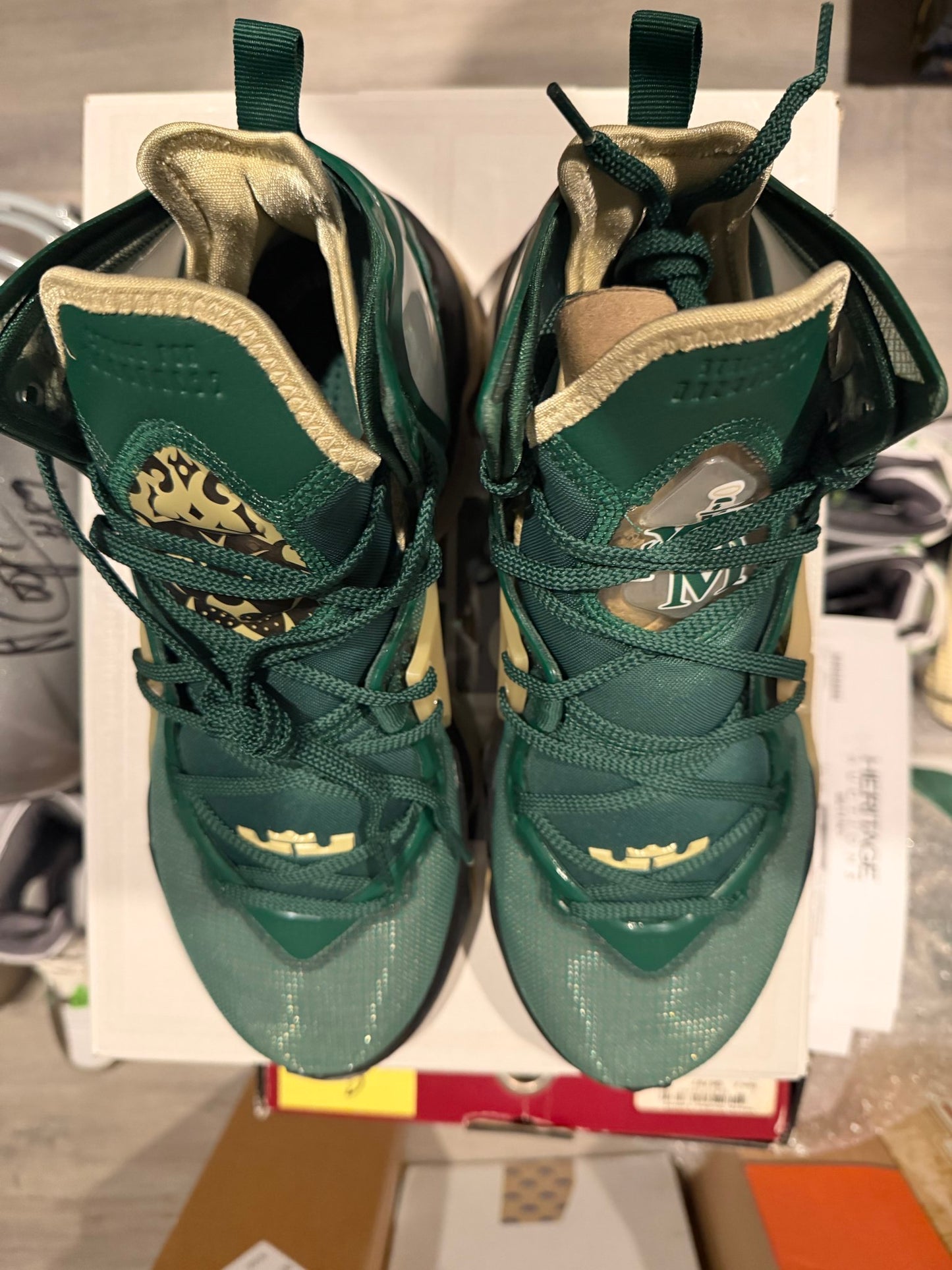 Lebron 19 SVSM Away