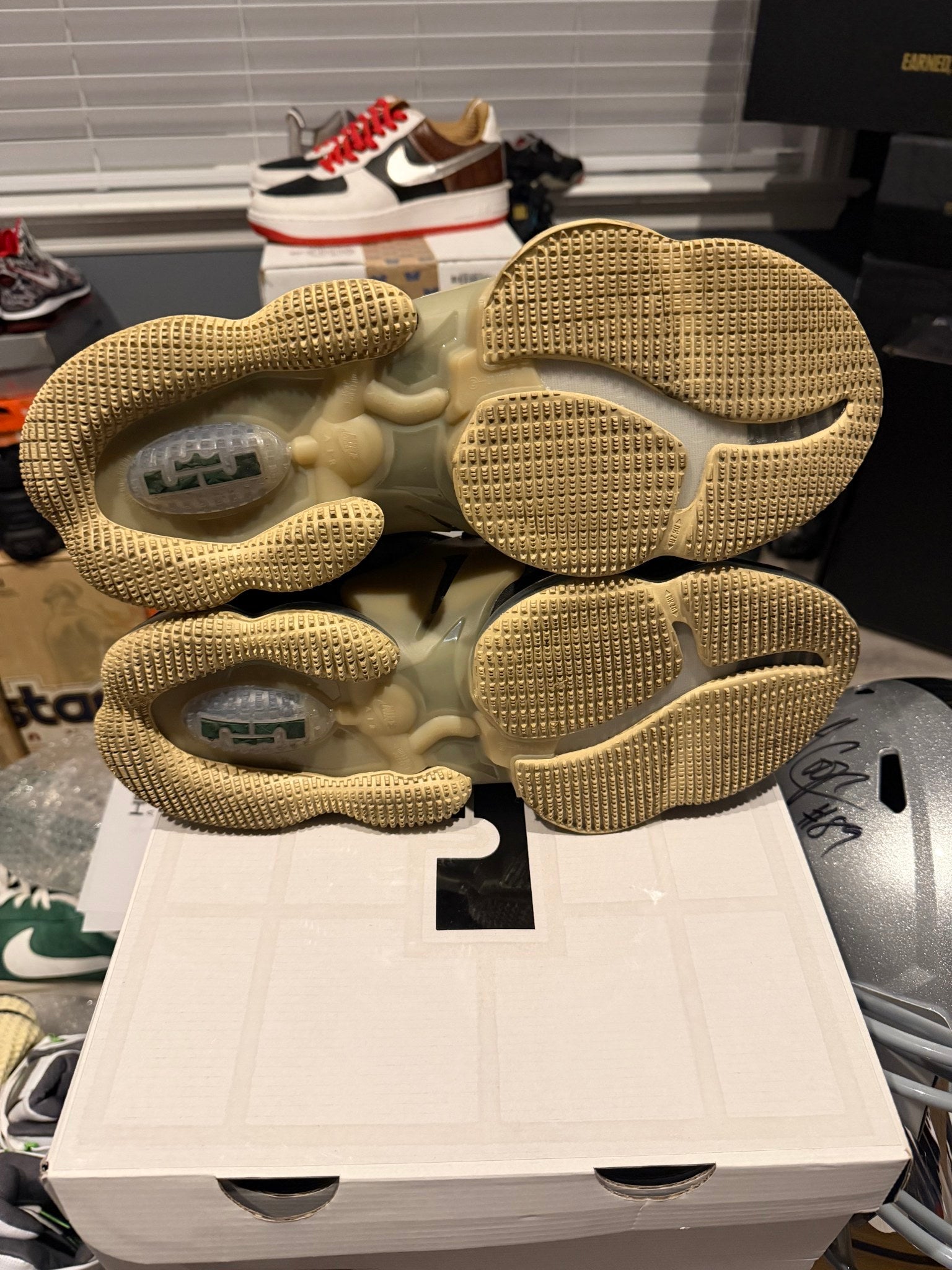 Lebron 19 SVSM Away