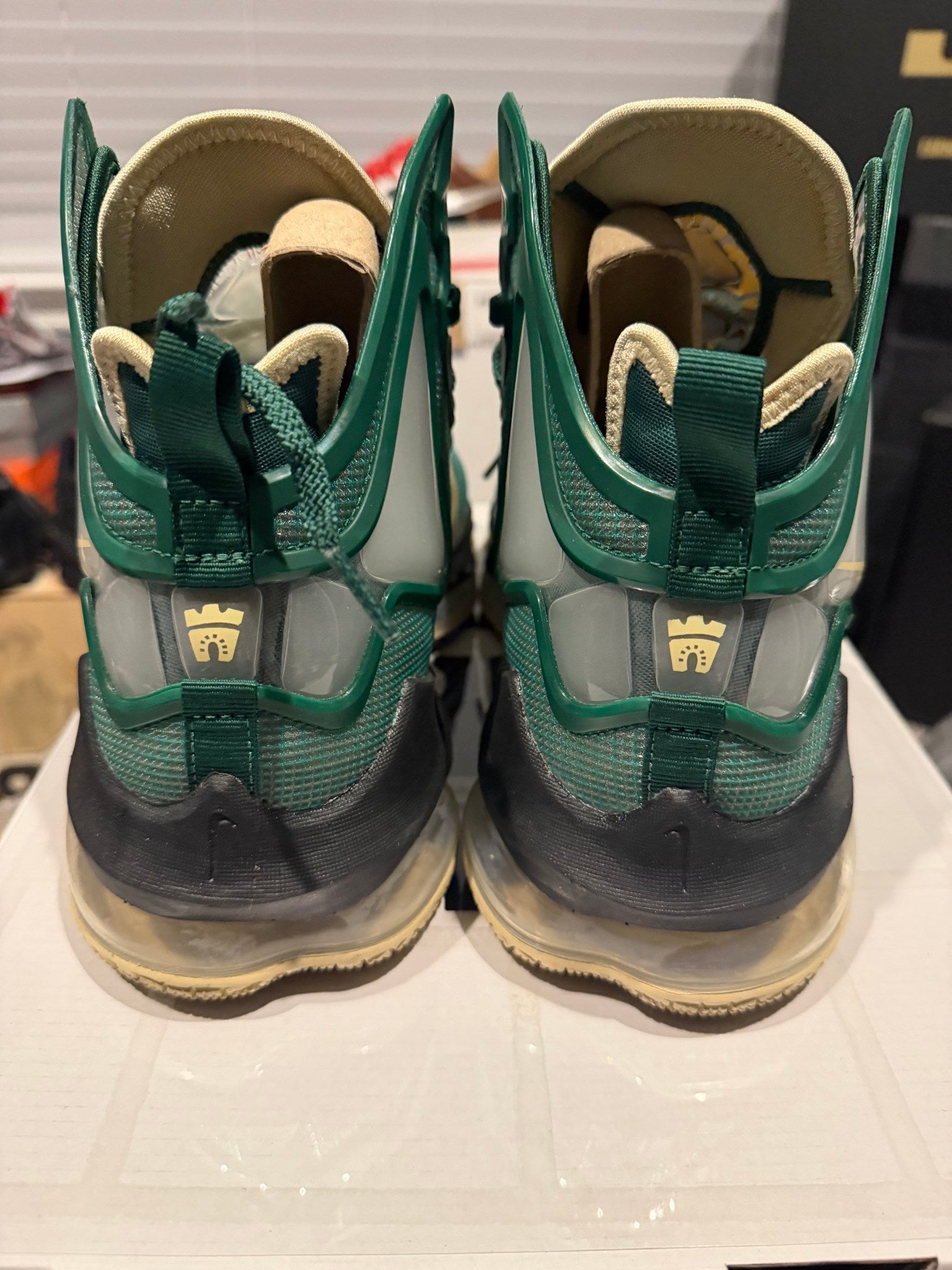 Lebron 19 SVSM Away
