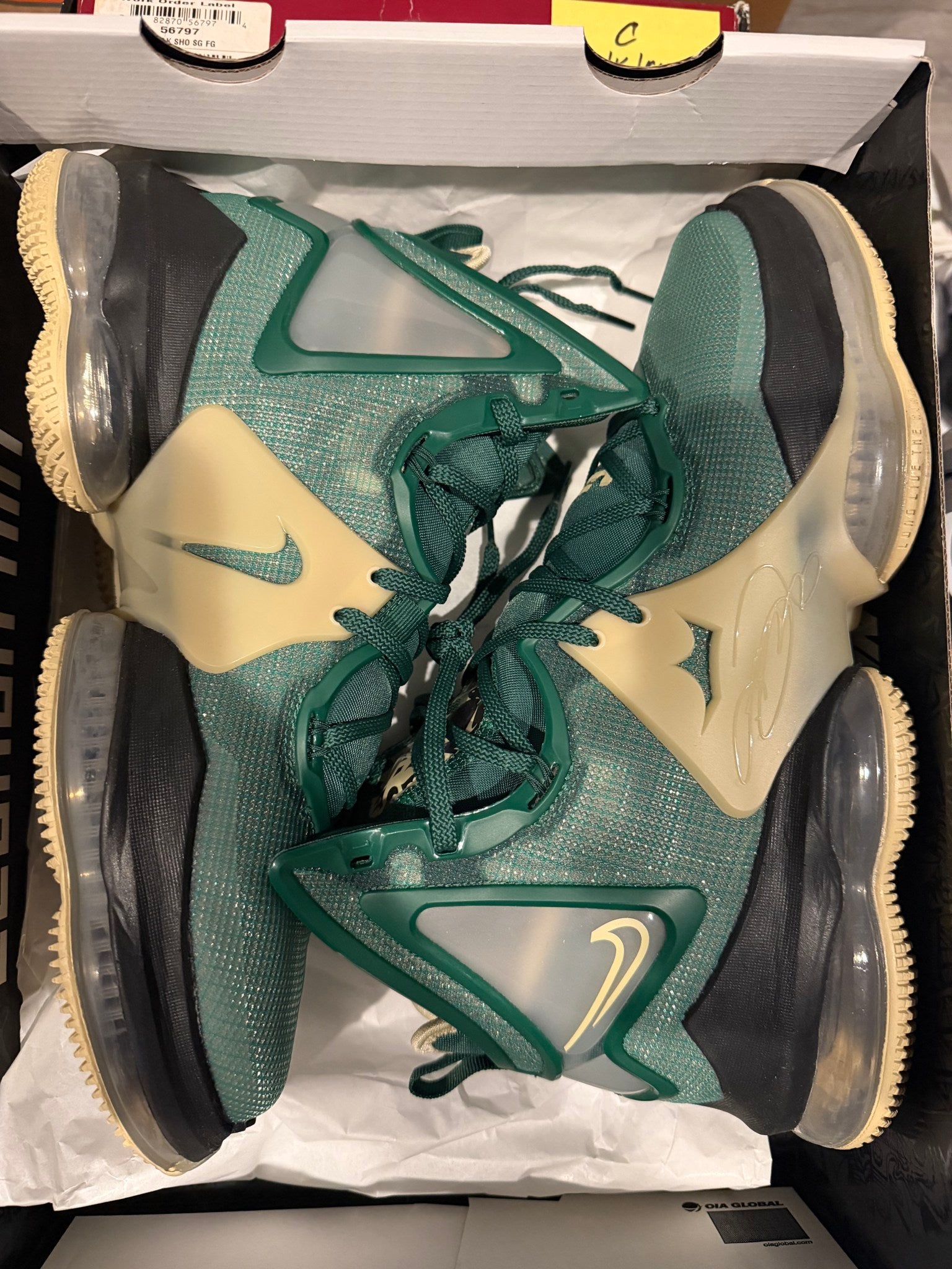 Lebron 19 SVSM Away