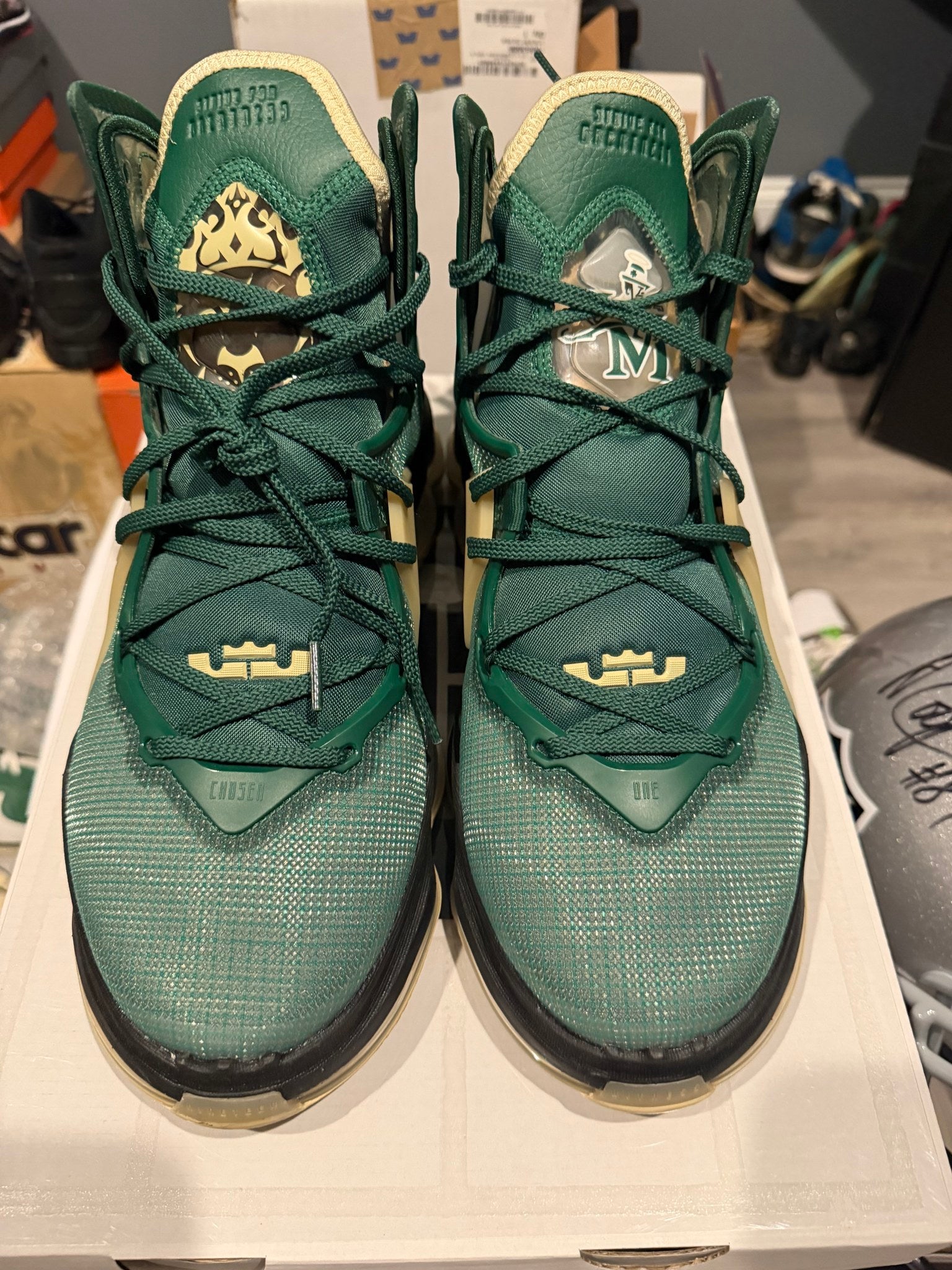 Lebron 19 SVSM Away